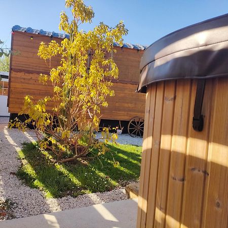 La Roulotte D'Elfes Otel Thénac Dış mekan fotoğraf